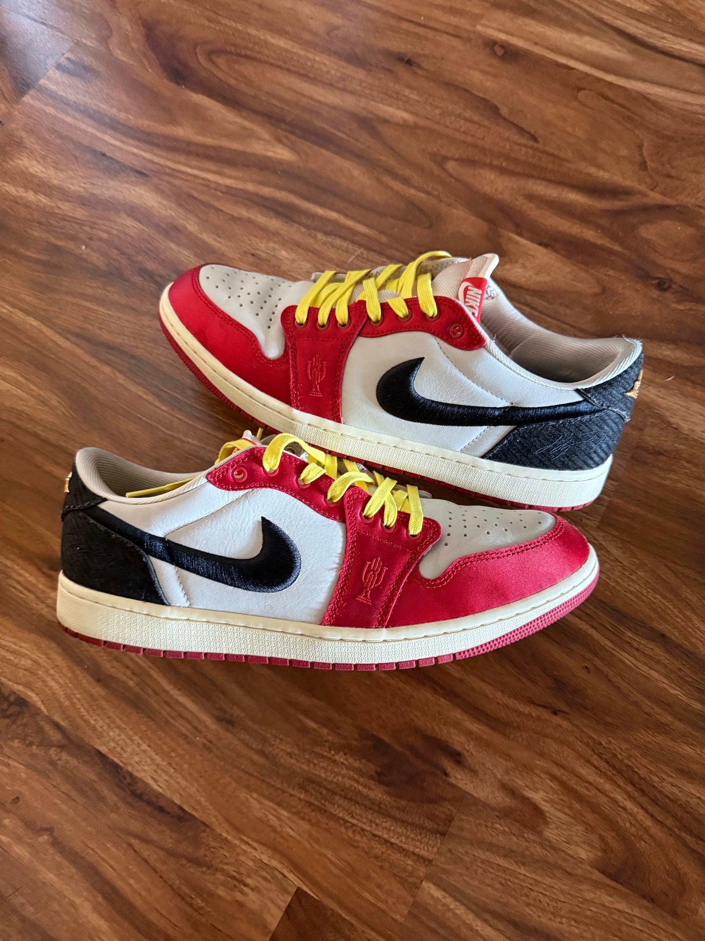 [HY3677] Jordan 1 Retro Low OG Trophy Room Rookie Card Away