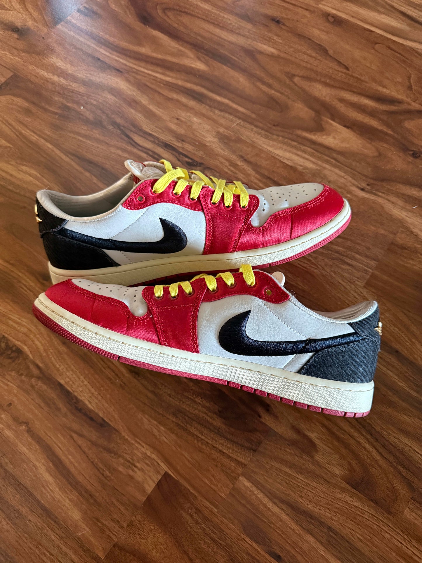 [HY3677] Jordan 1 Retro Low OG Trophy Room Rookie Card Away