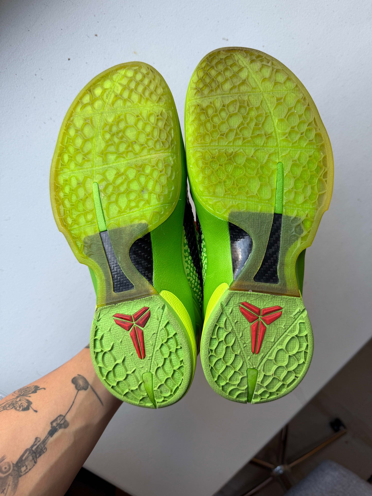 [HY3602] Nike Kobe 6 Grinch (2010)