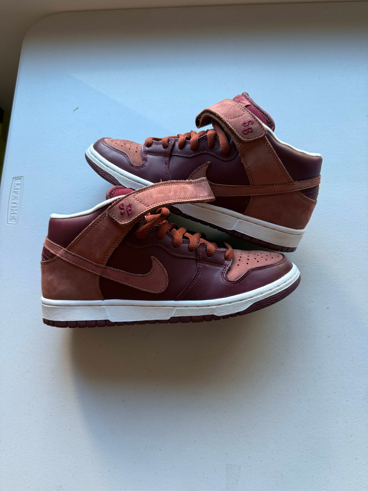 Size 9 Preowned (NB) Nike SB Dunk Mid Team Red Pony