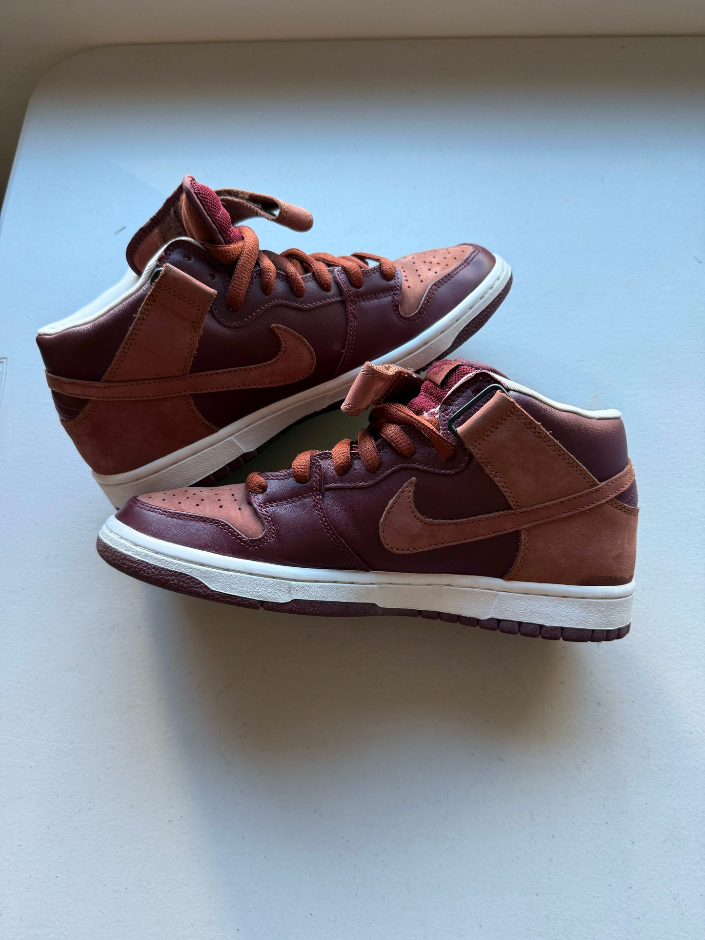 Size 9 Preowned (NB) Nike SB Dunk Mid Team Red Pony