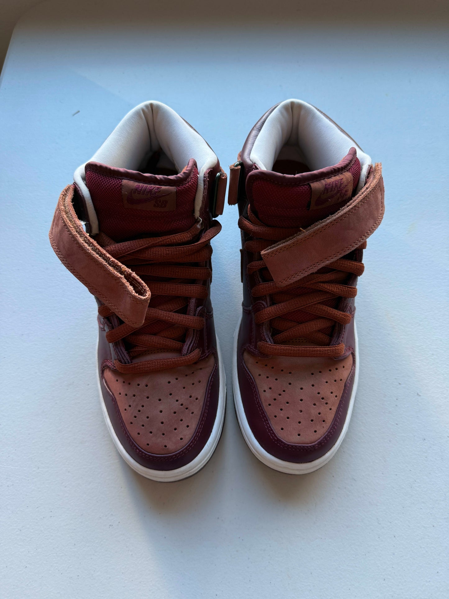 Size 9 Preowned (NB) Nike SB Dunk Mid Team Red Pony