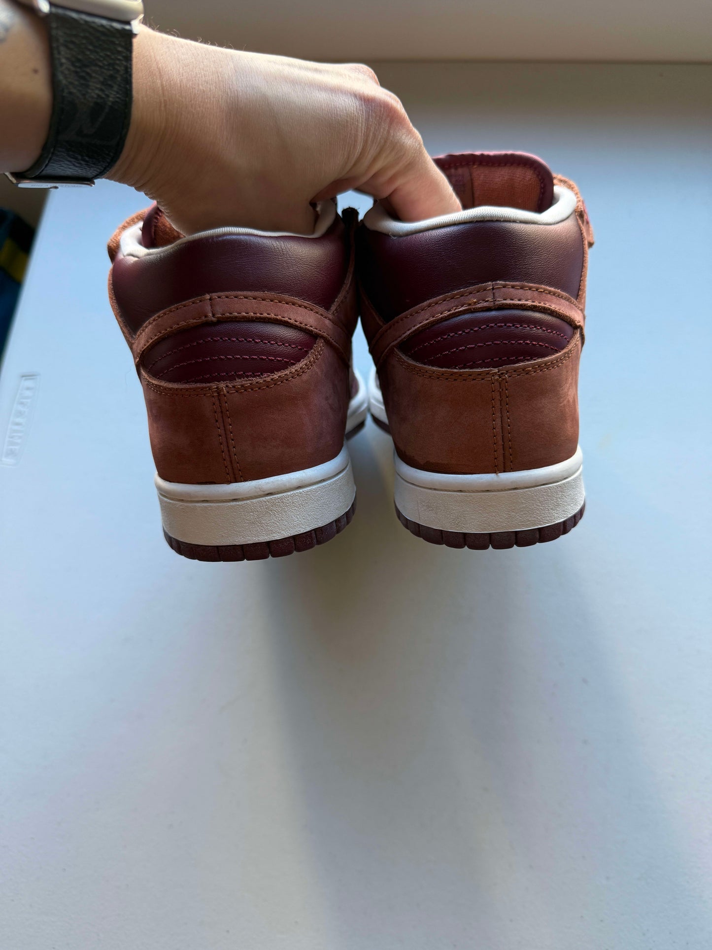 Size 9 Preowned (NB) Nike SB Dunk Mid Team Red Pony
