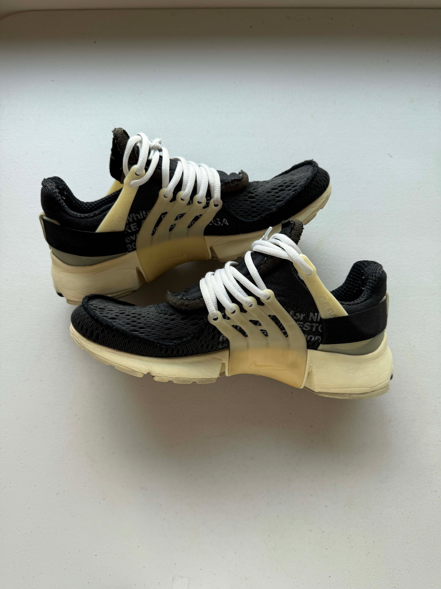 Size 9 Preowned Nike Air Presto Off-White