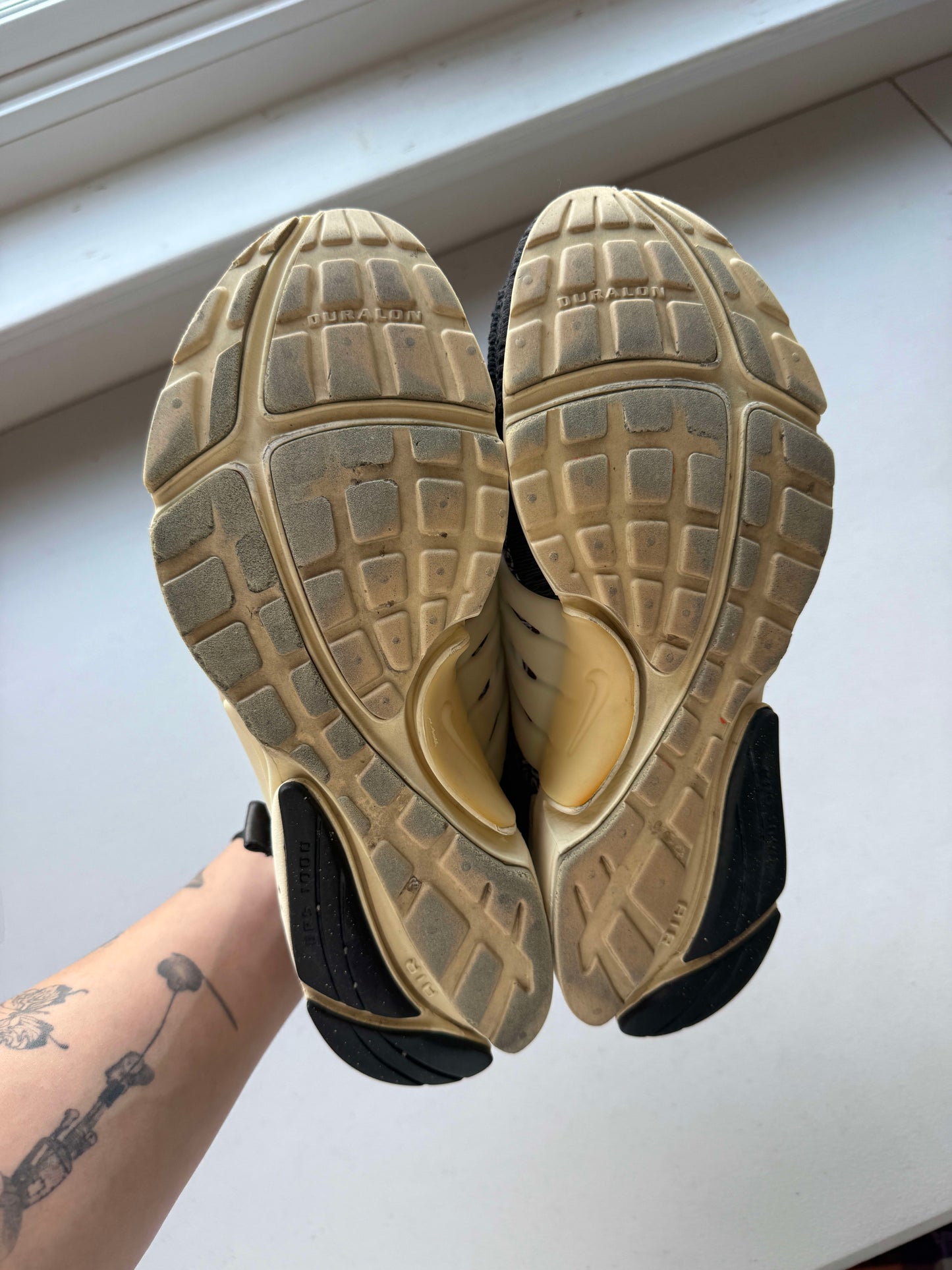 Size 9 Preowned Nike Air Presto Off-White