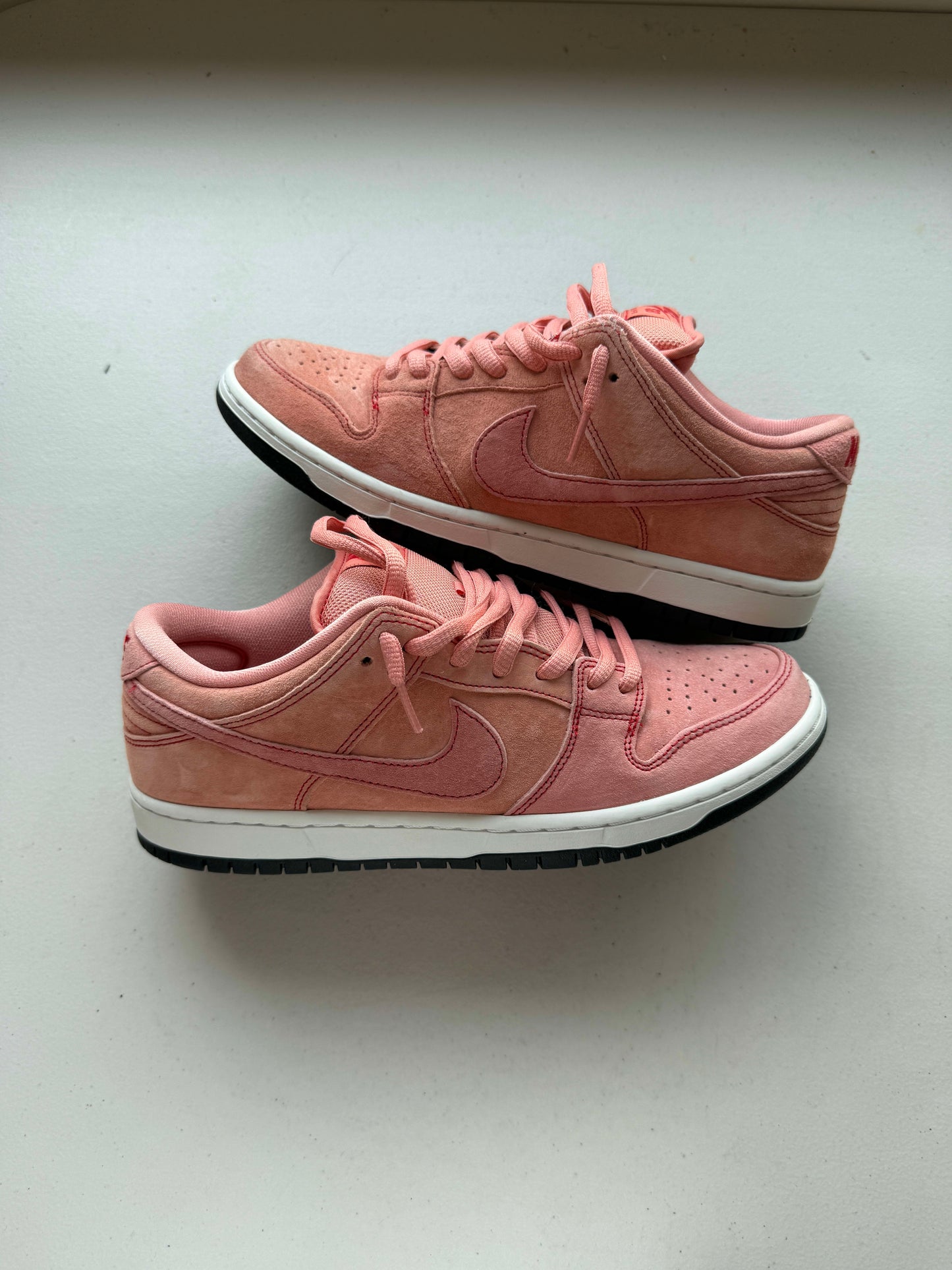 Size 9.5 VNDS Nike SB Dunk Low Pink Pig