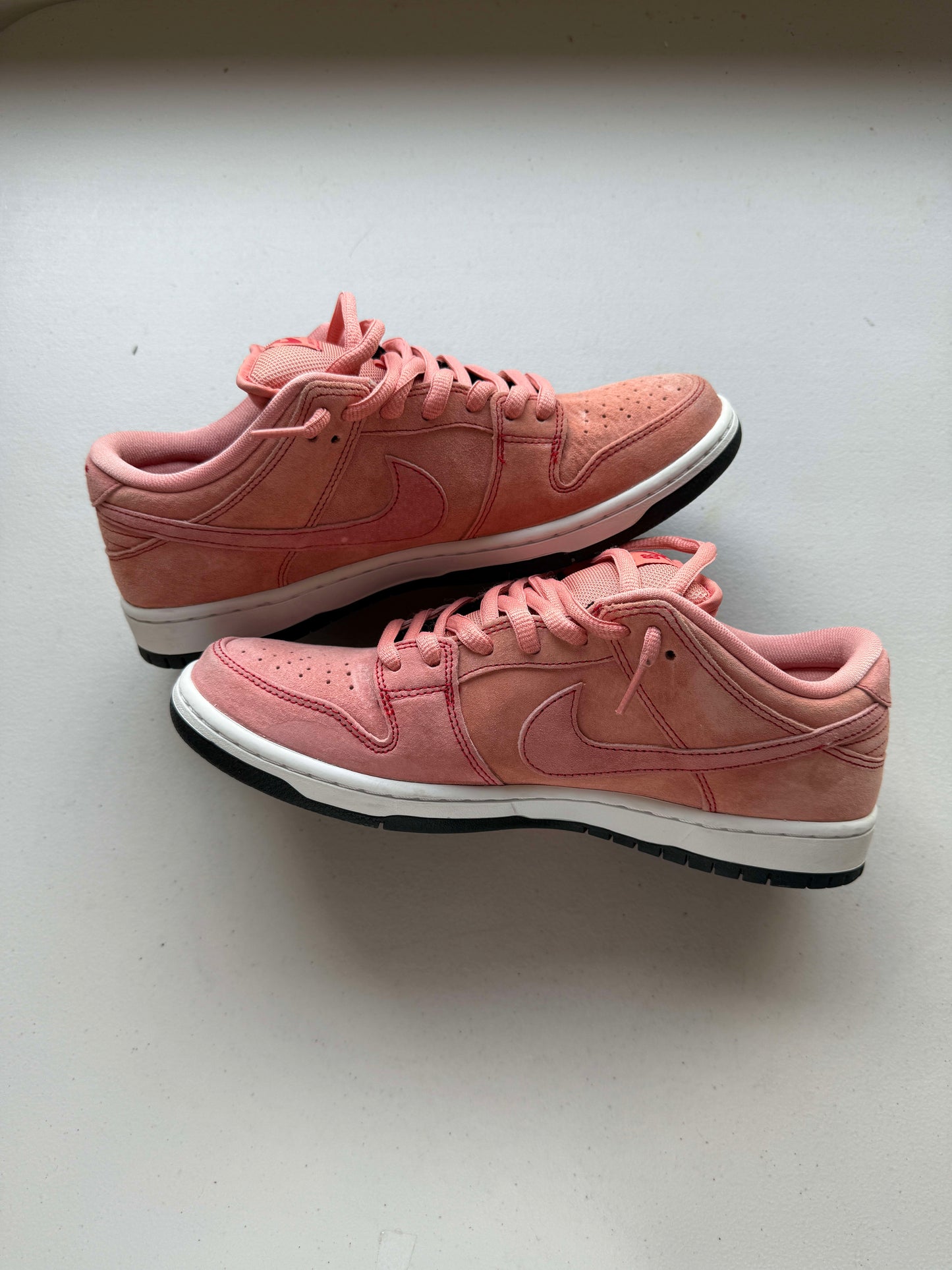 Size 9.5 VNDS Nike SB Dunk Low Pink Pig