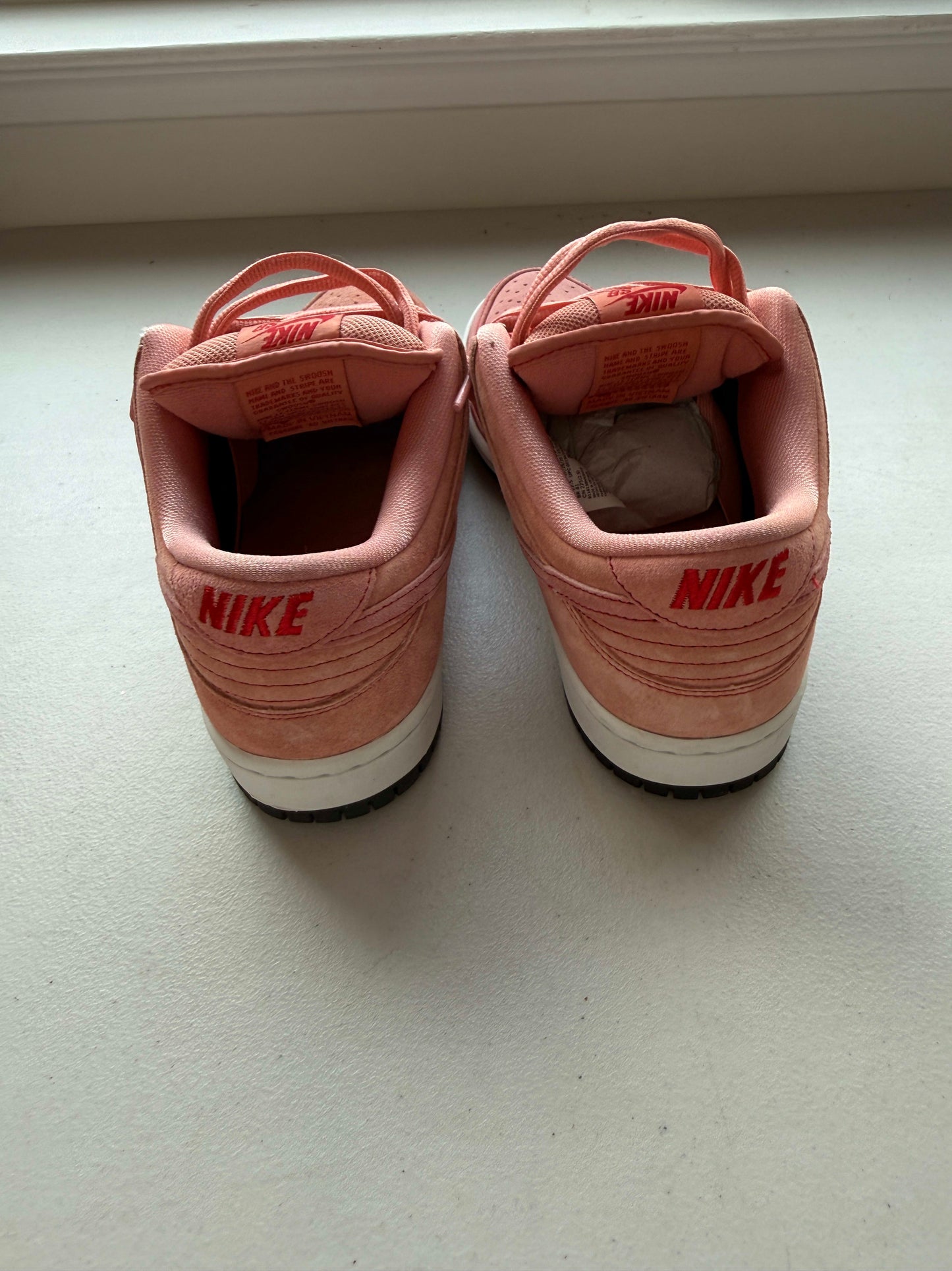 Size 9.5 VNDS Nike SB Dunk Low Pink Pig