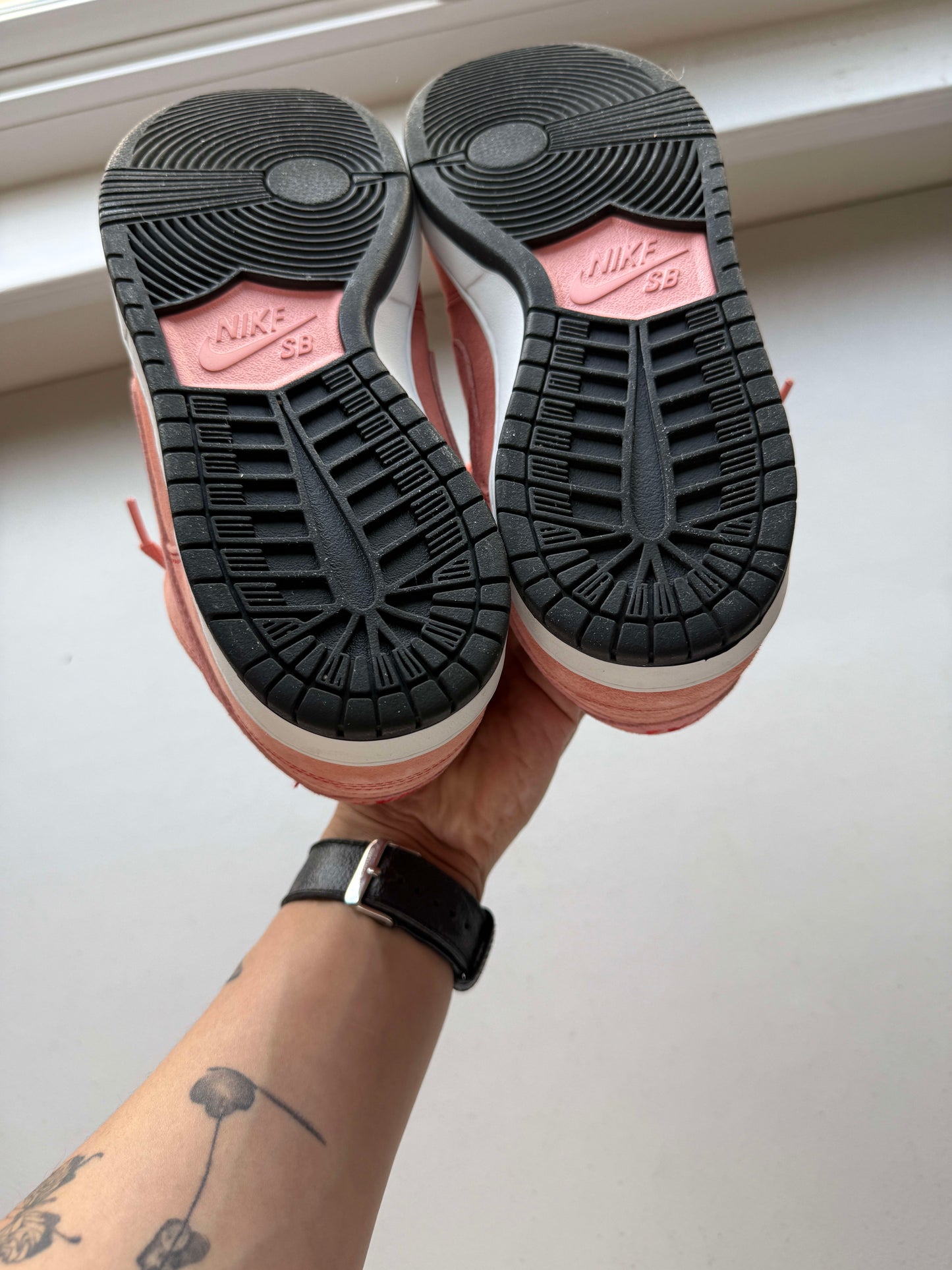 Size 9.5 VNDS Nike SB Dunk Low Pink Pig