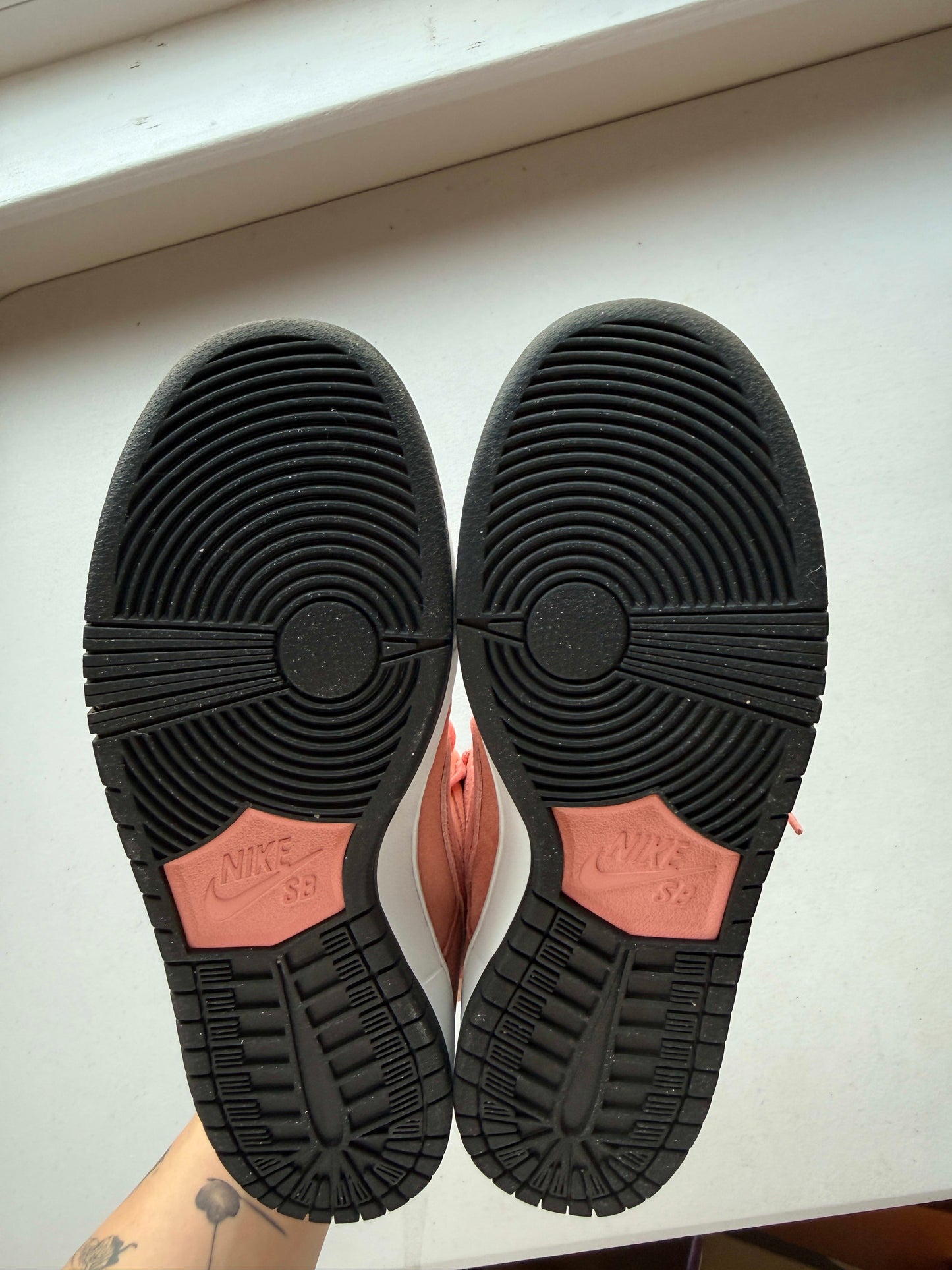 Size 9.5 VNDS Nike SB Dunk Low Pink Pig