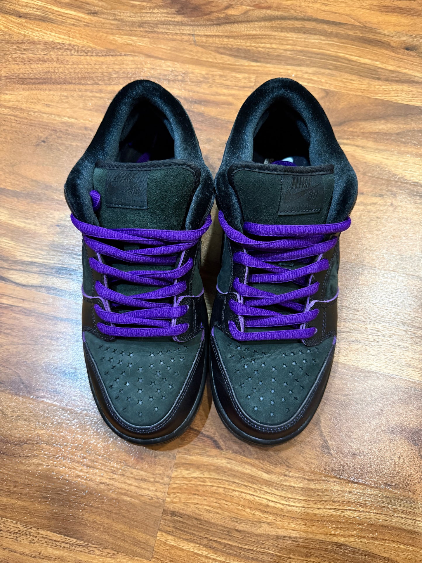 Size 9 Preowned Nike SB Dunk Low Familia First Avenue
