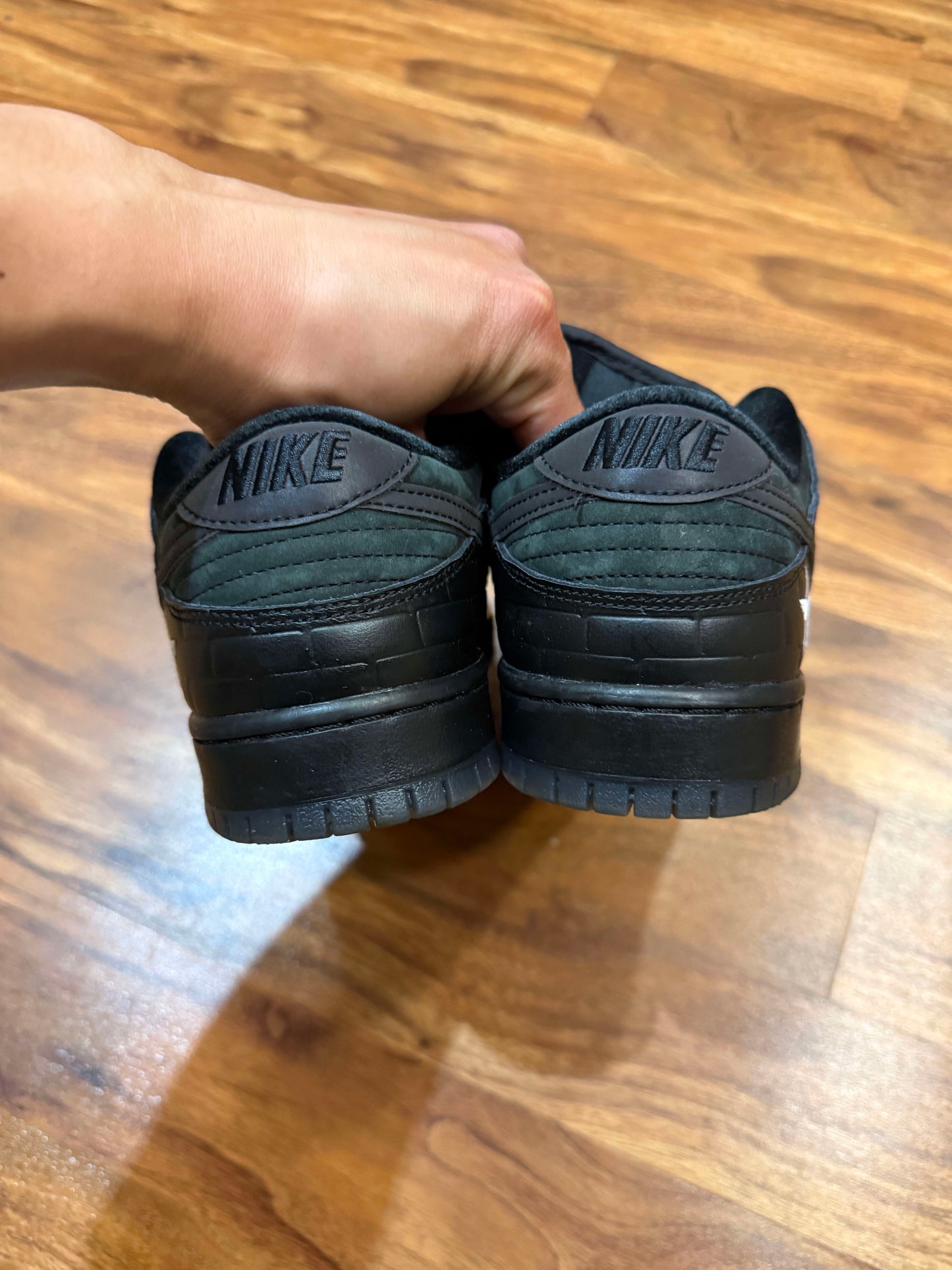 Size 9 Preowned Nike SB Dunk Low Familia First Avenue
