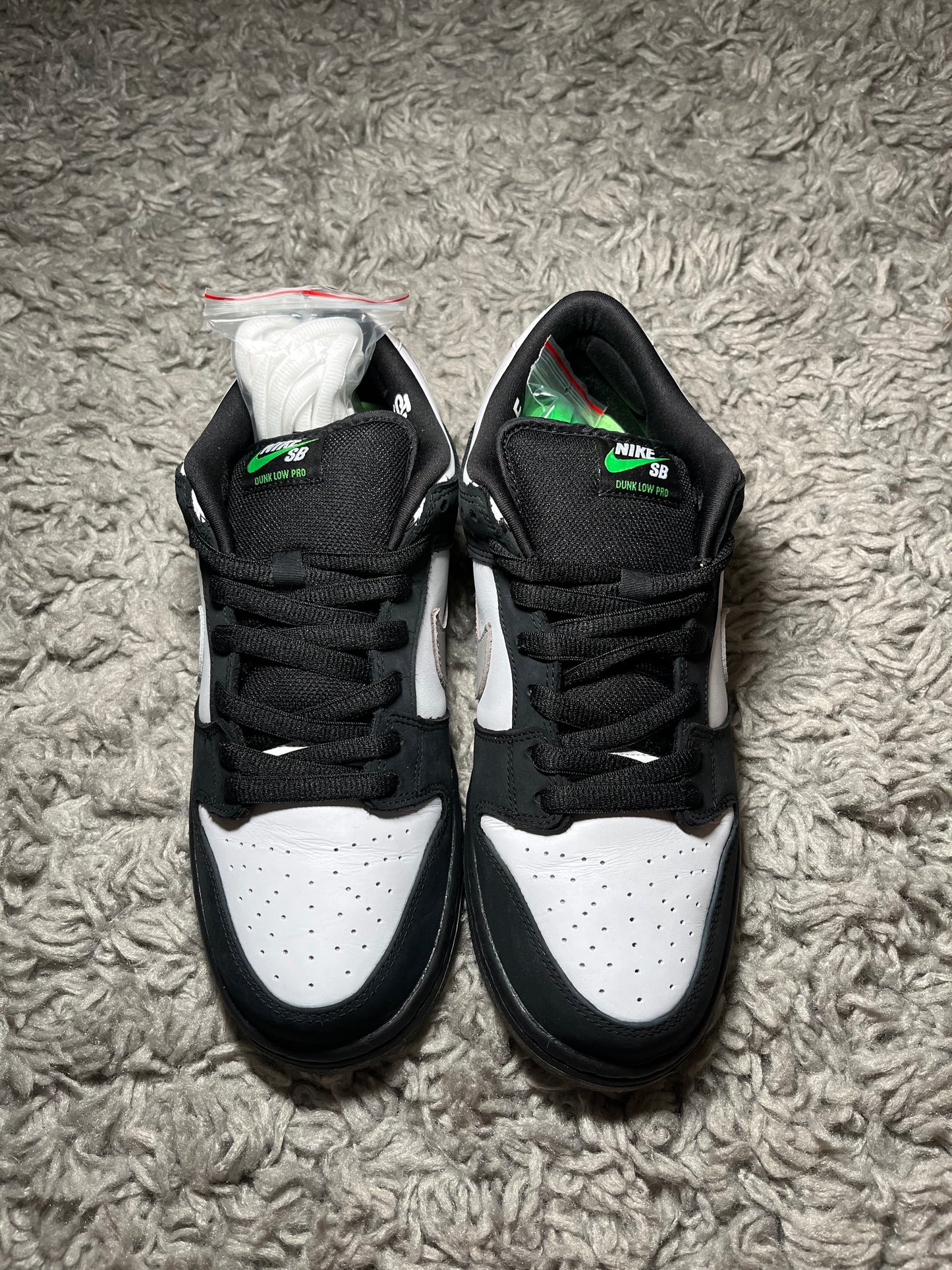 NIKE SB DUNK LOW PRO OG QS x STAPLE ‘Panda Pigeon’