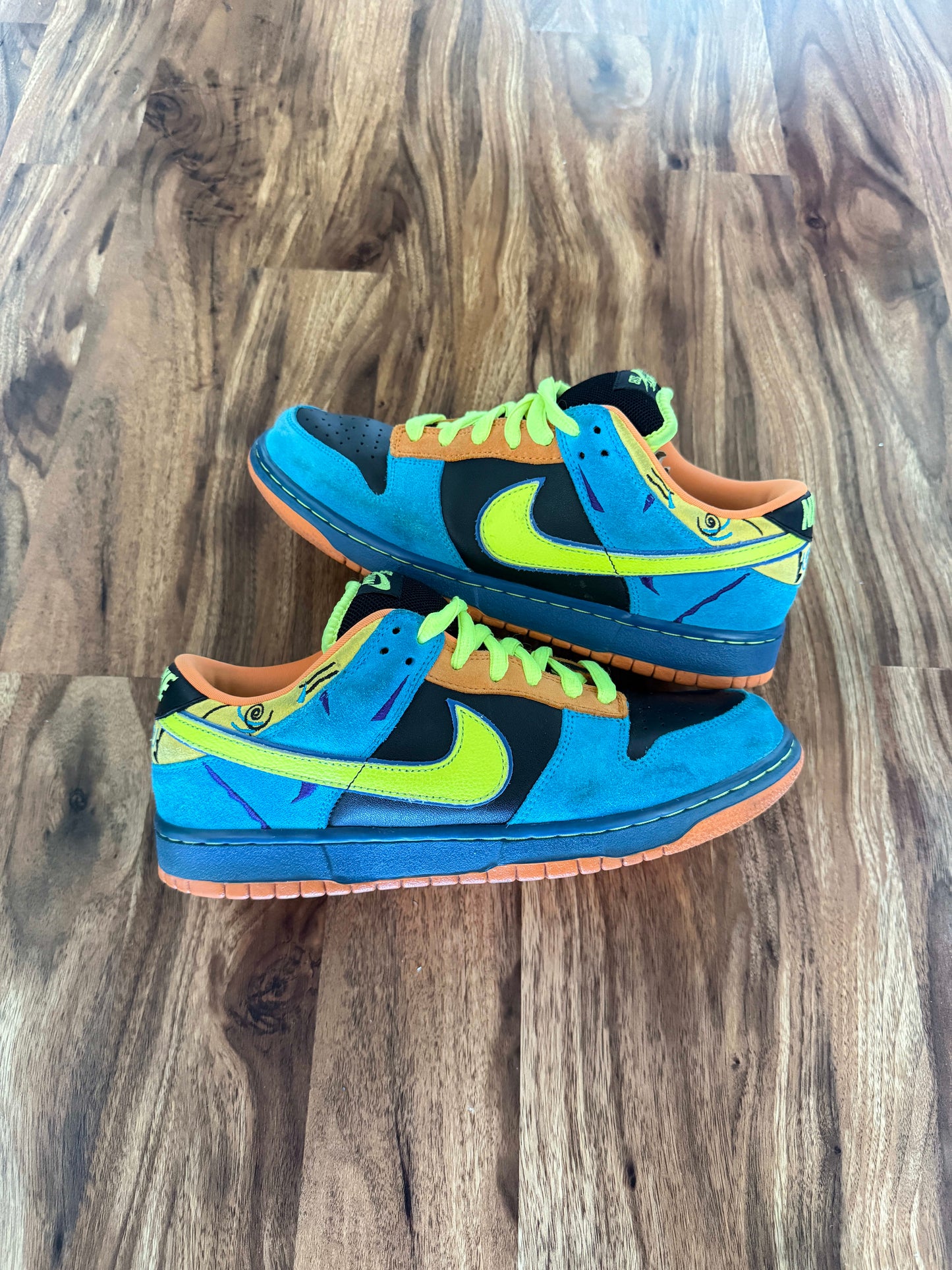 Size 9 Preowned (NB) Nike SB Dunk Low Skate or Die
