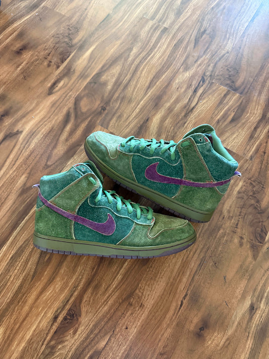 Size 11.5 Preowned (RB) Nike SB Dunk High Skunk
