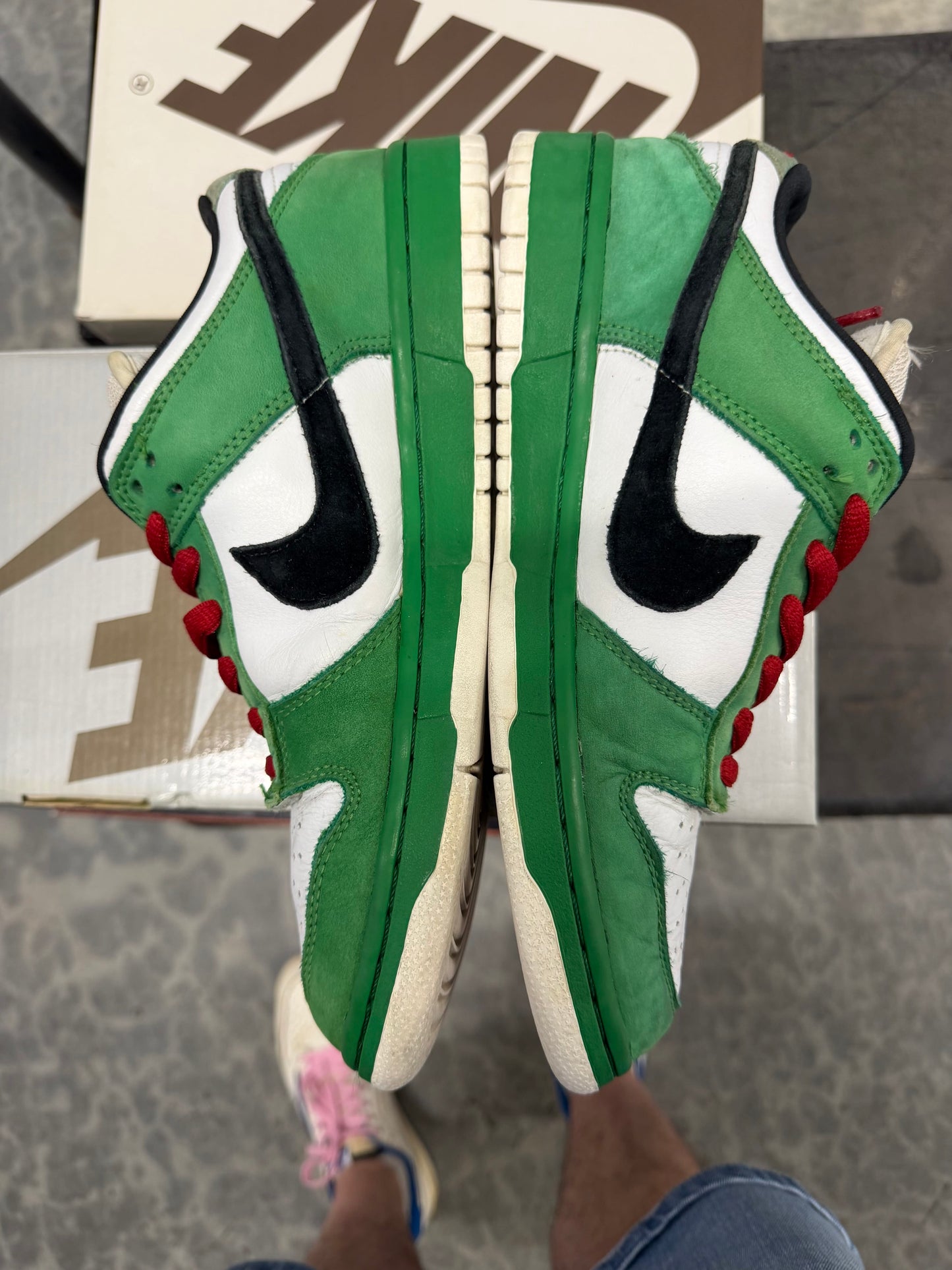 HY1377 Size 9 Preowned Nike SB Dunk Low Heineken