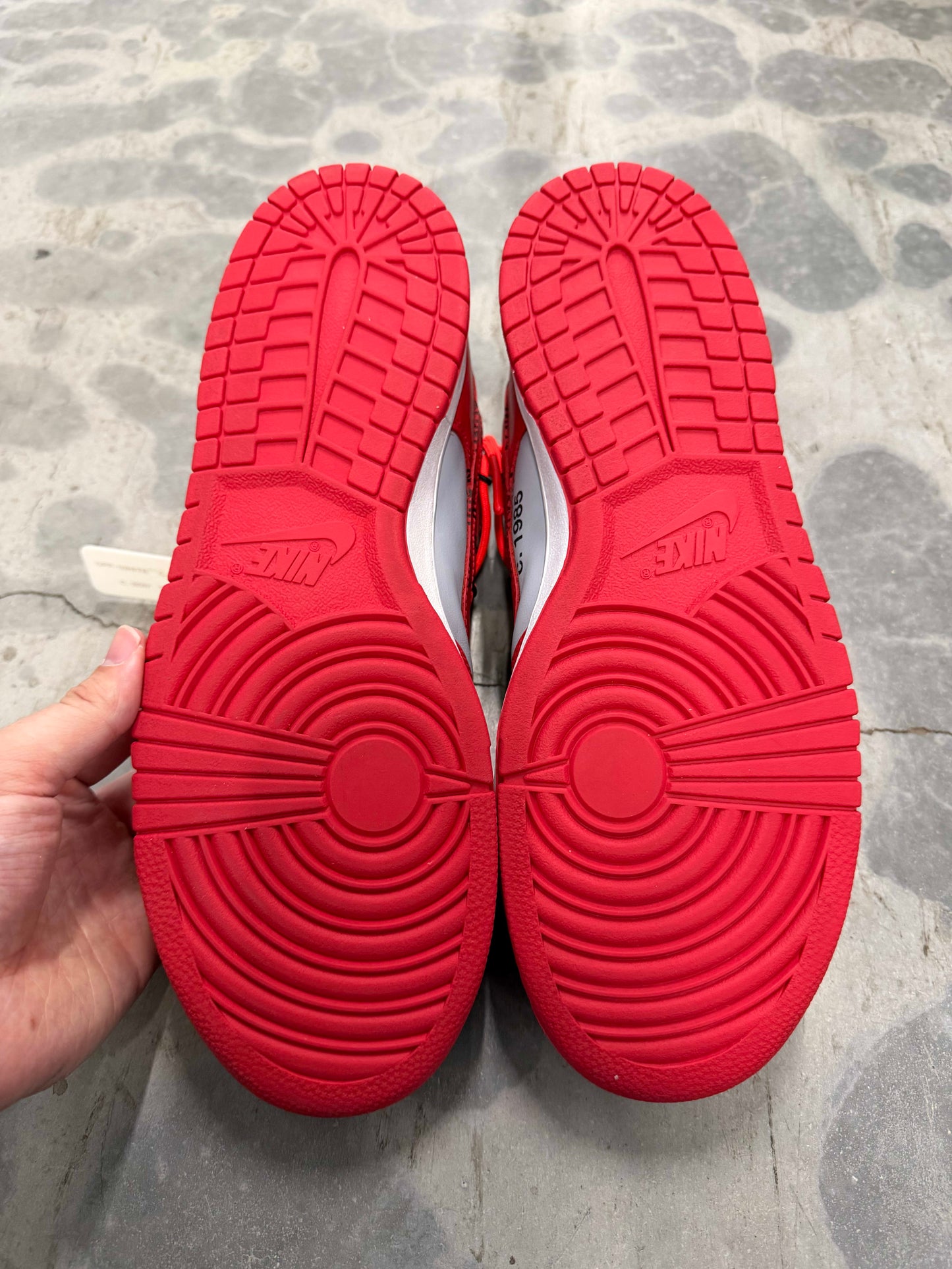 HY1562 Size 11 Preowned Nike Dunk Low Off-White University Red