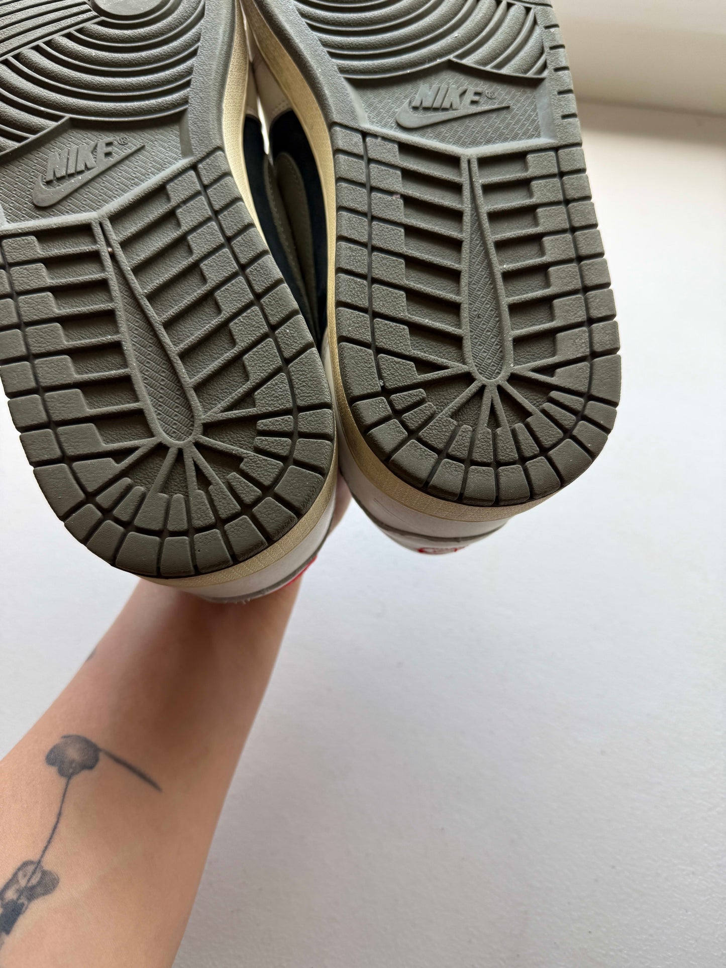 [HY2831] Jordan 1 Retro Low OG SP Travis Scott Olive (Women's)