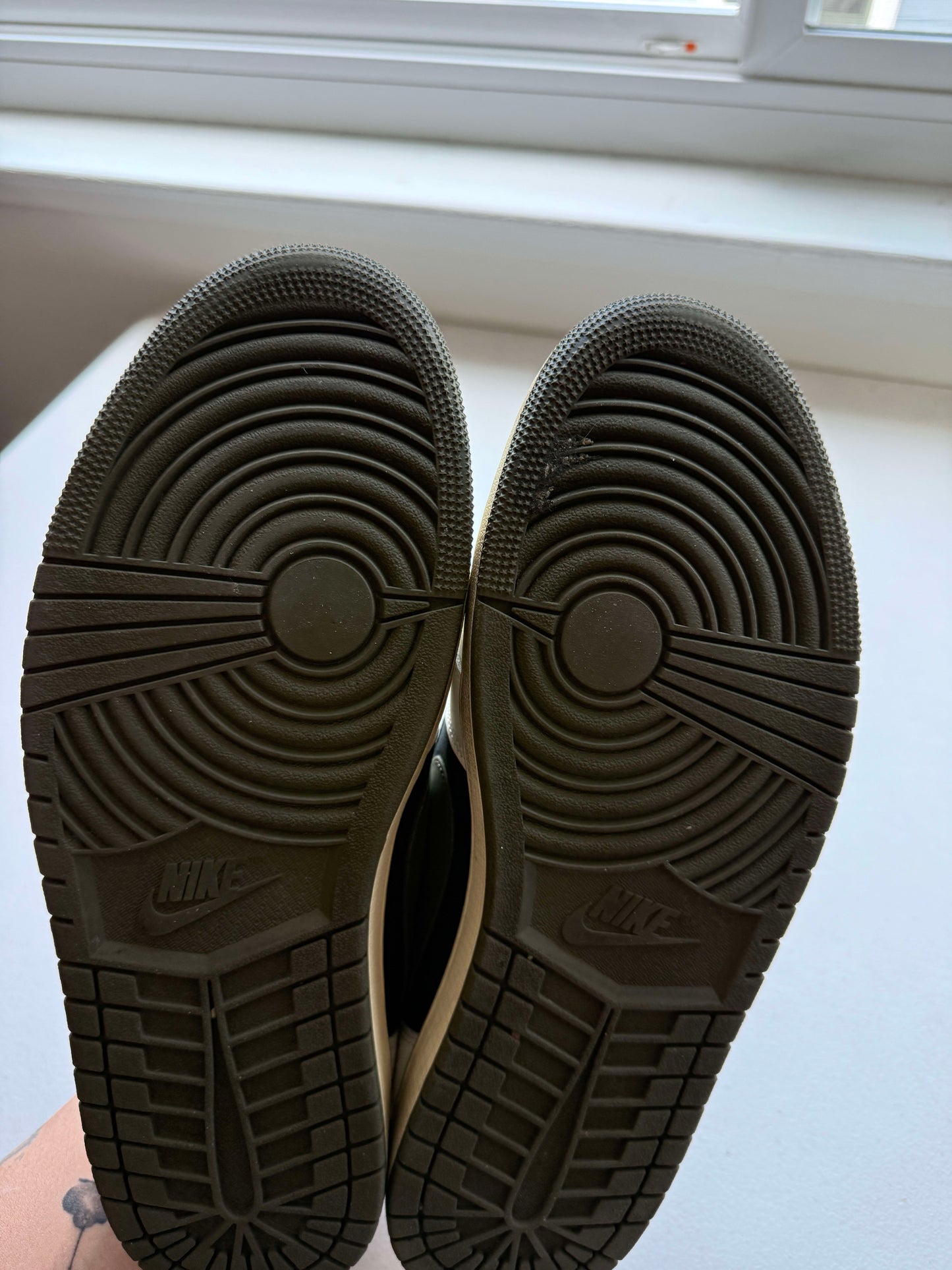 HY2831 Jordan 1 Retro Low OG SP Travis Scott Olive (Women's)
