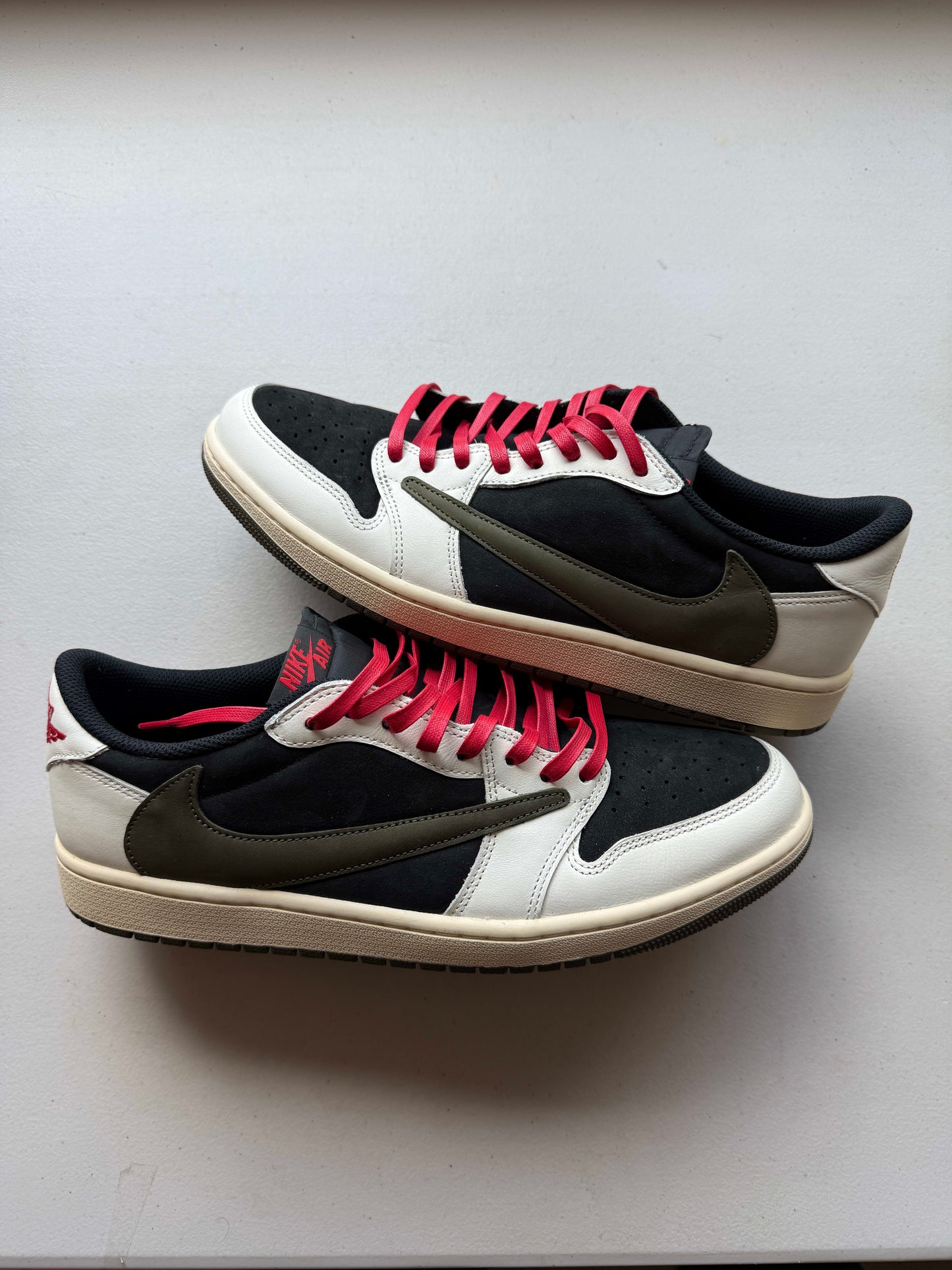 HY323 Jordan 1 Retro Low OG SP Travis Scott Olive (Women's)