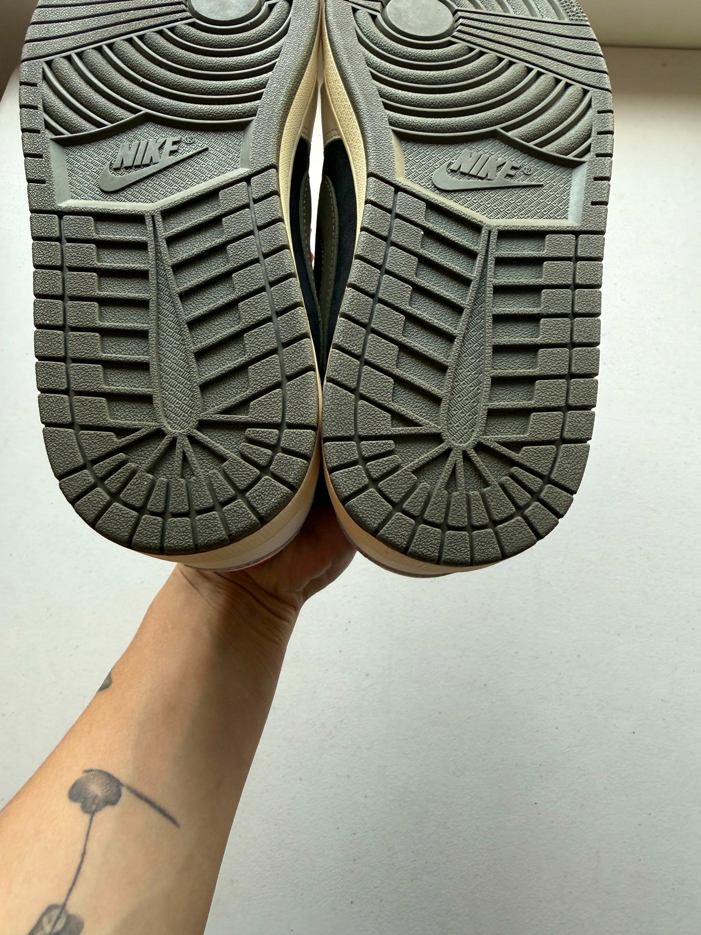 [HY323] Jordan 1 Retro Low OG SP Travis Scott Olive (Women's)