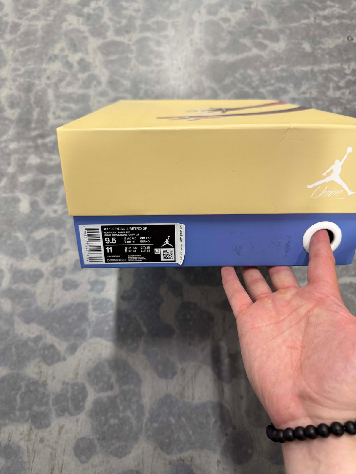 [HY1631] Size 9.5 Preowned Jordan 4 Retro Union Guava Ice