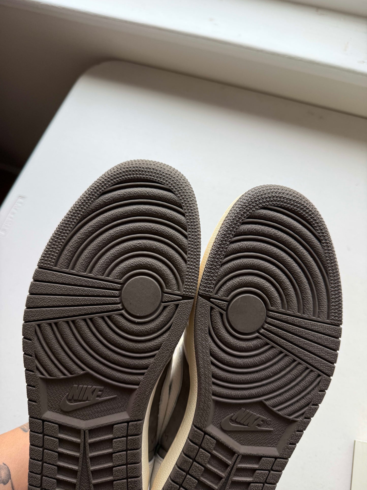 HY232 Jordan 1 Retro Low OG SP Travis Scott Reverse Mocha