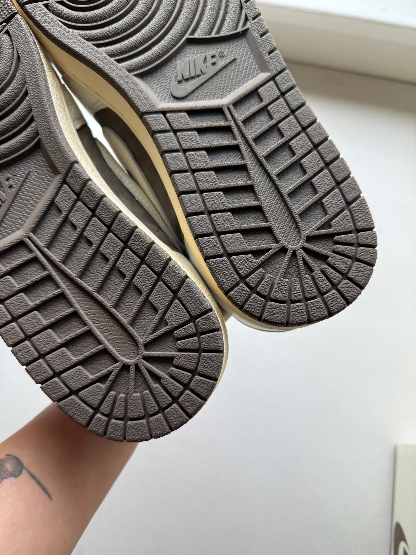 HY232 Jordan 1 Retro Low OG SP Travis Scott Reverse Mocha