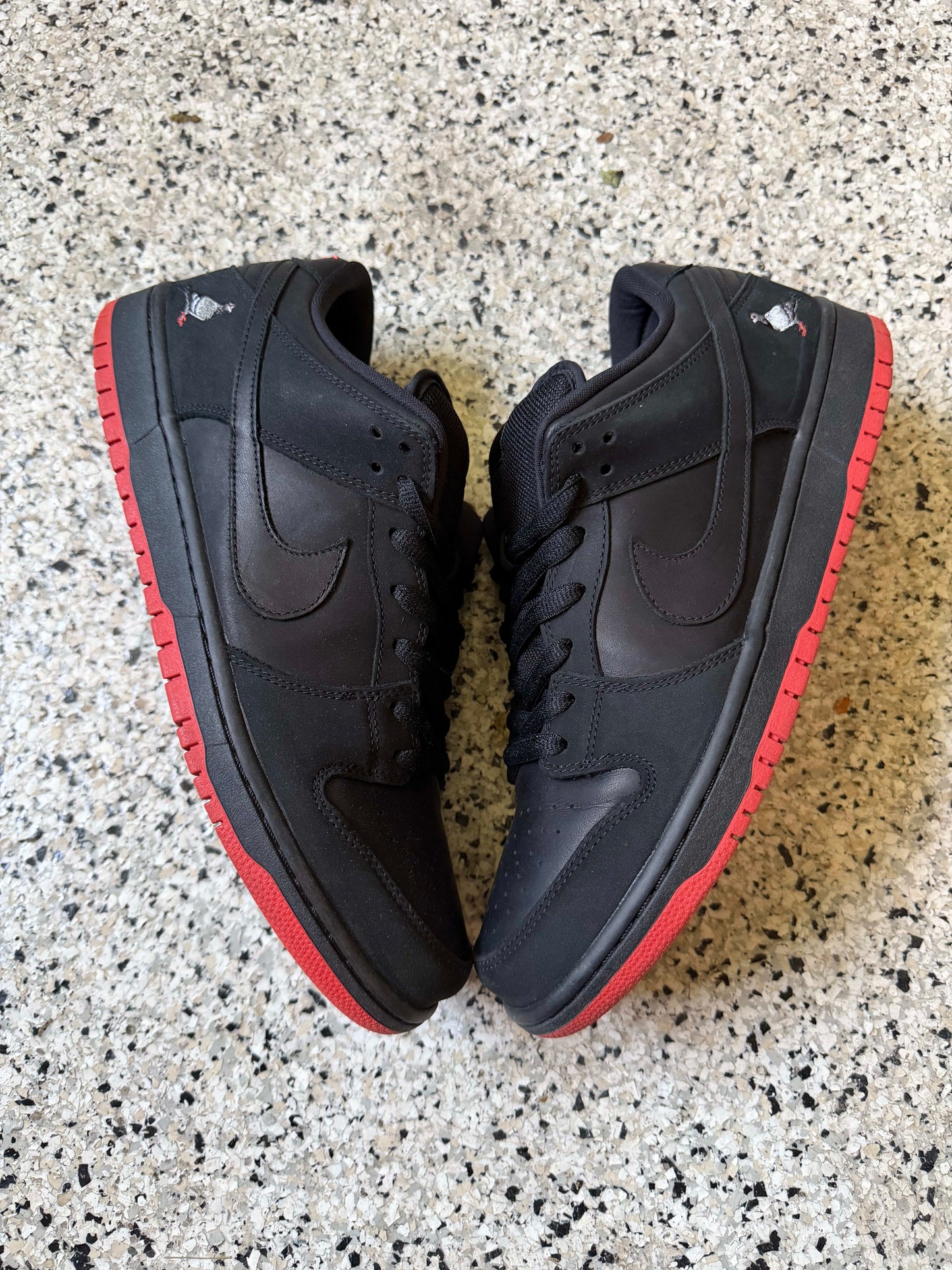 HY3338 Nike SB Dunk Low Black Pigeon