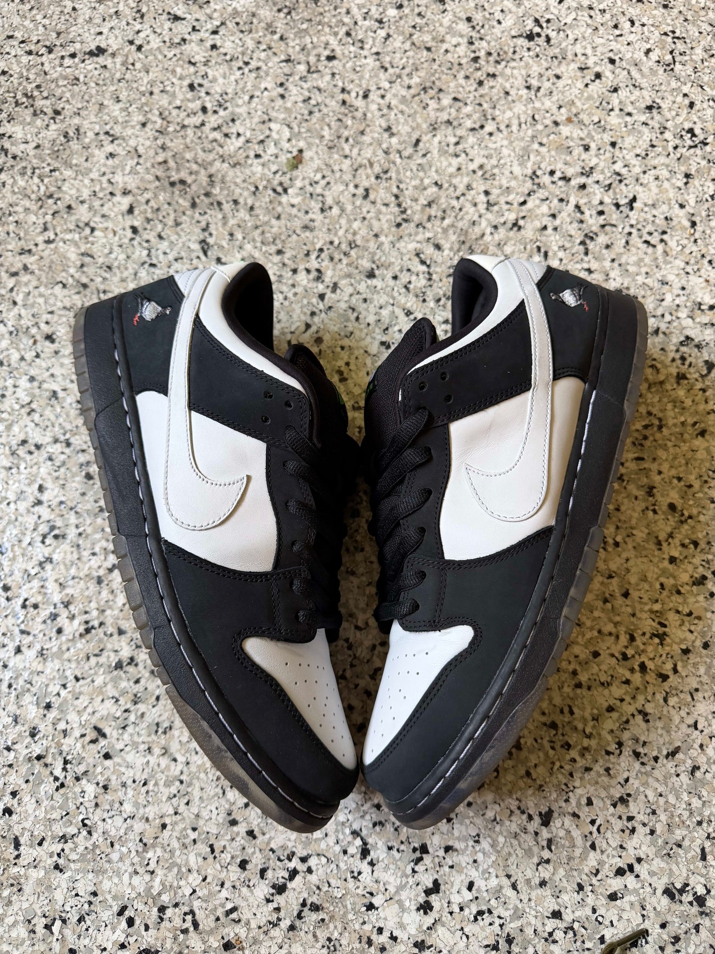 HY3337 Nike SB Dunk Low Staple Panda Pigeon