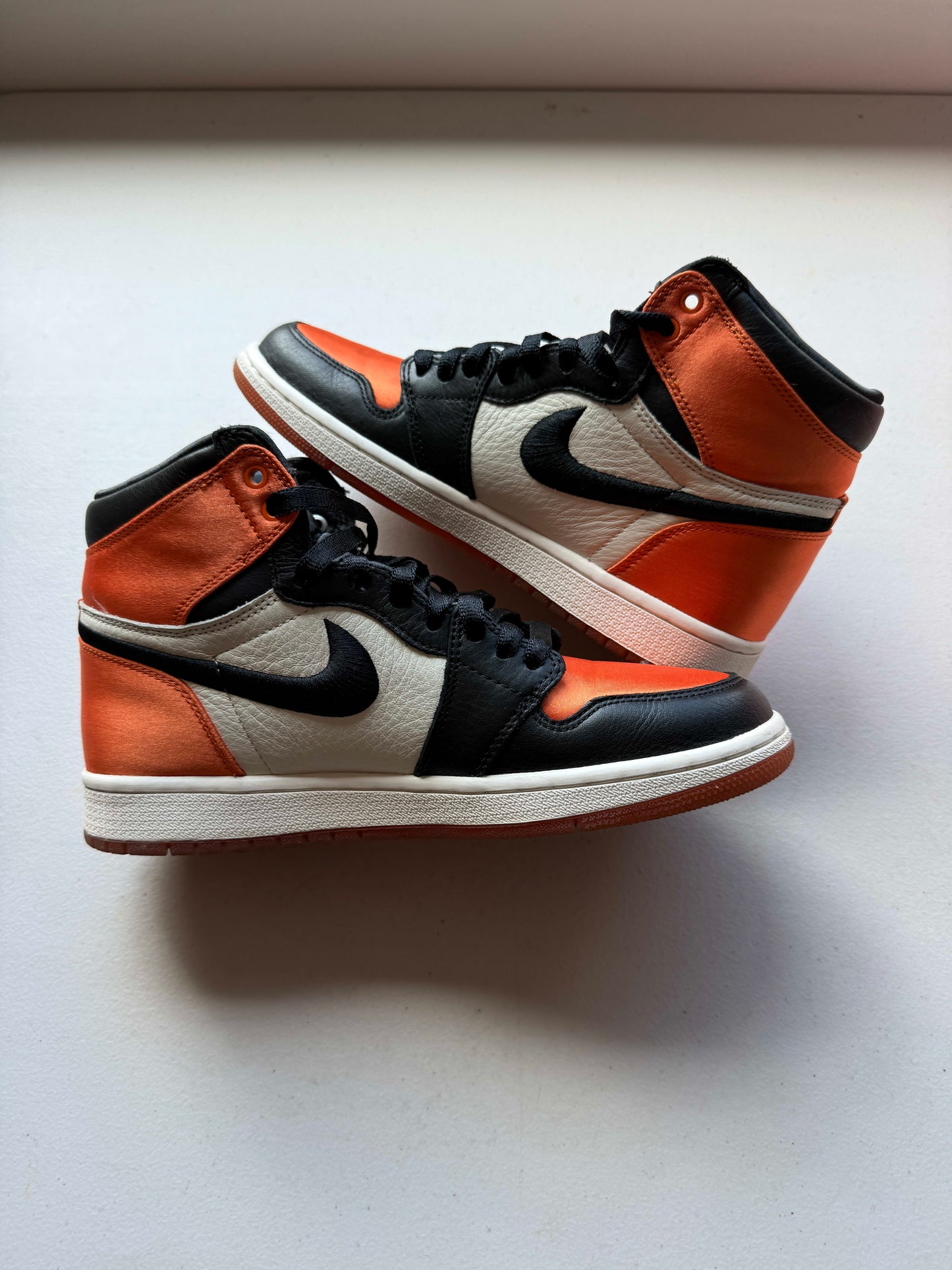 HY1161 Jordan 1 Retro High OG Satin Shattered Backboard (Women's)