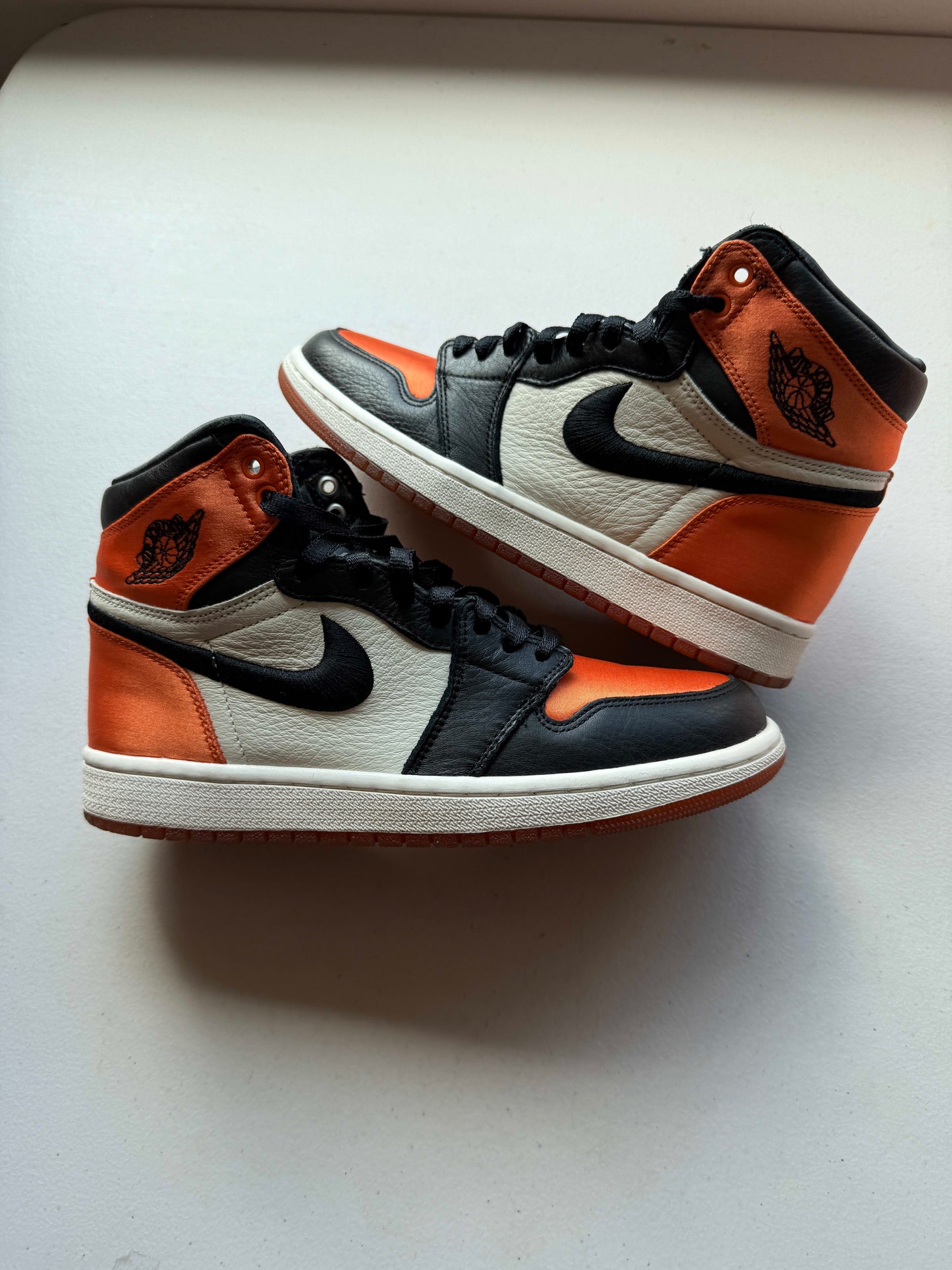 HY1161 Jordan 1 Retro High OG Satin Shattered Backboard (Women's)