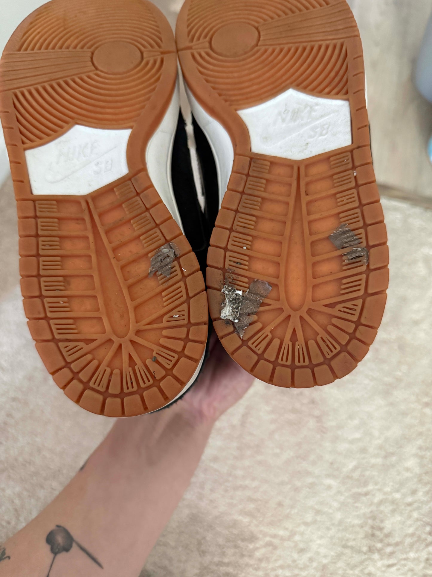 Size 9 Preowned Nike SB Dunk Low Nontourage