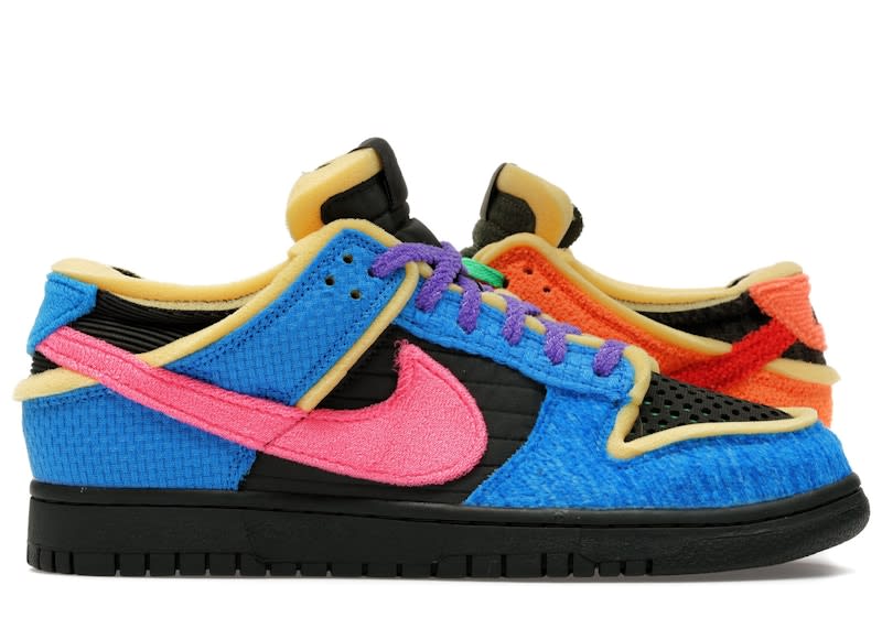 https://res.cloudinary.com/dlqdbsx2k/image/upload/v1774984307/Nike-Dunk-Low-Cactus-Plant-Flea-Market-Swamp-Sponge-Photo-Blue-Product_xmhdsp.jpg
