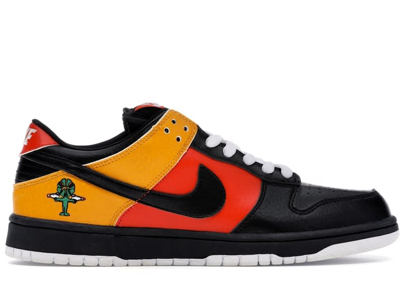 Size 9 Preowned Nike SB Dunk Low Raygun