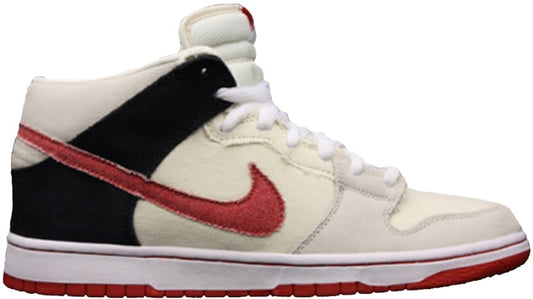 Size 8.5 Preowned Nike SB Dunk Mid Street Fighter Ryu