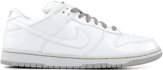 https://images.stockx.com/images/Nike-SB-Dunk-Low-Medicom-4.png?fit=fill&bg=FFFFFF&w=1000&fm=webp&auto=compress&q=90&dpr=2&trim=color&updated_at=1625852339