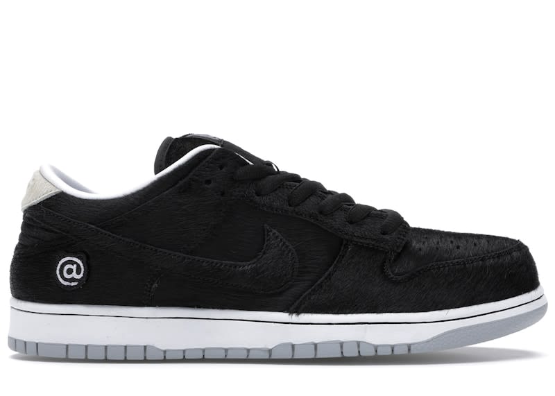 Size 9 Preowned Nike SB Dunk Low Medicom Toy (2020)
