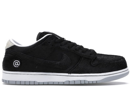 Size 9 Preowned Nike SB Dunk Low Medicom Toy (2020)