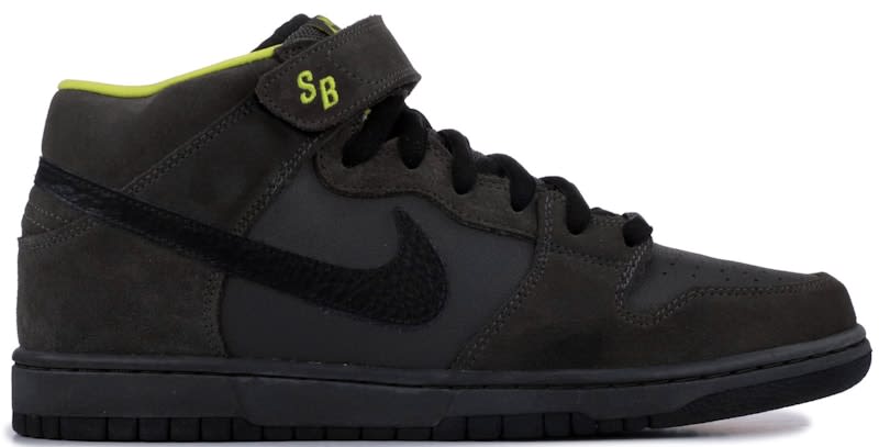 Nike SB Dunk Mid Batman
