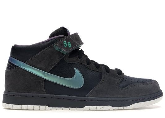 Size 9.5 Preowned Nike SB Dunk Mid Northern Lights