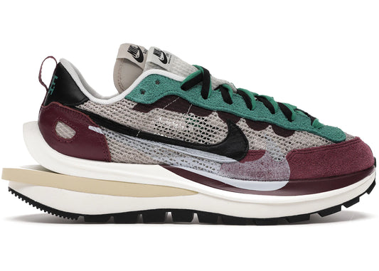 https://images.stockx.com/images/Nike-Vaporwaffle-sacai-Villain-Red-Neptune-Green-Product.png?fit=fill&bg=FFFFFF&w=700&h=500&fm=webp&auto=compress&q=90&dpr=2&trim=color&updated_at=1738193358